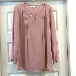 Pretty blush V-neck three-quarter length sleeve blouse